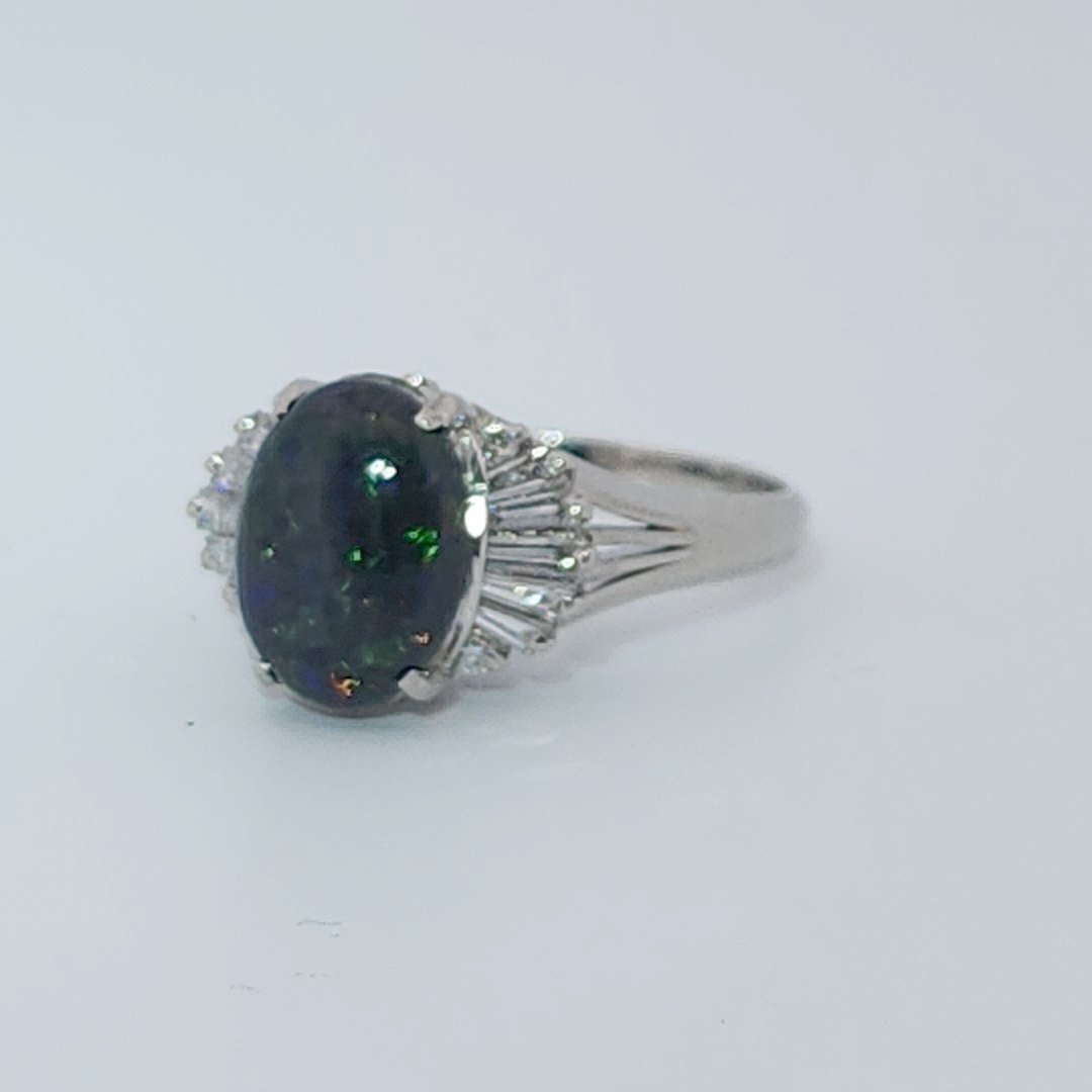 DATA_MISMATCH: Black Opal Ring vs Opal 2.6ct (typical white/translucent) | Platinum Ring, set with 1 Opal (2.6ct, dark/black) and Diamonds (0.485ct total), 8g