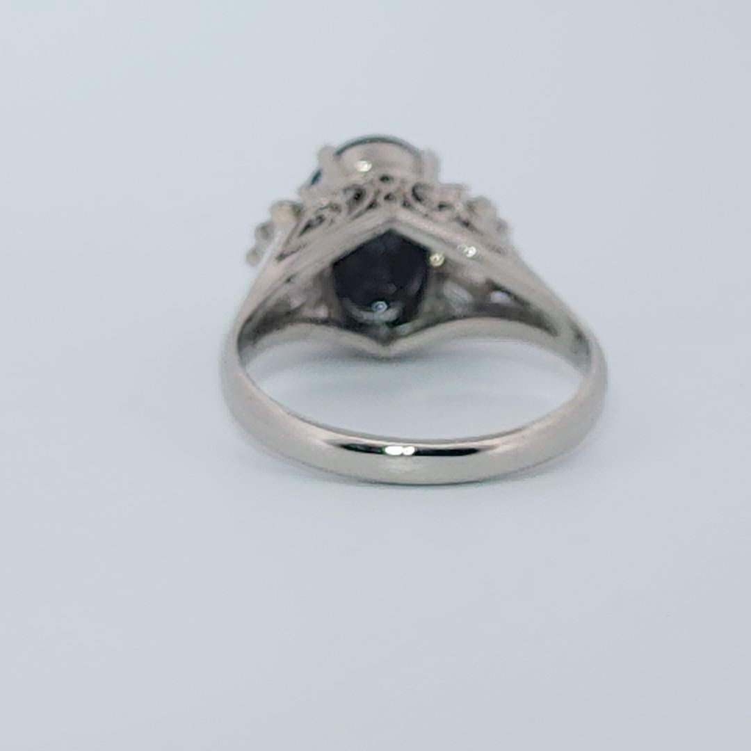 DATA_MISMATCH: Black Opal Ring vs Opal 2.6ct (typical white/translucent) | Platinum Ring, set with 1 Opal (2.6ct, dark/black) and Diamonds (0.485ct total), 8g