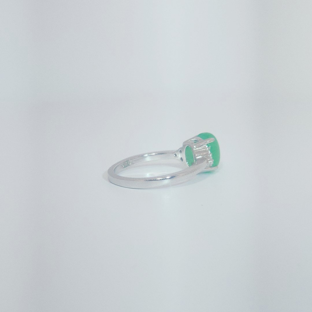Women's Oval Jade Ring in 9 Sterling Silver with side white accent stones, size 7.