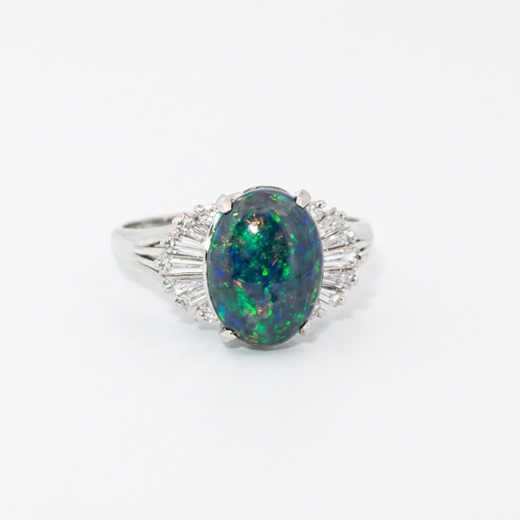 DATA_MISMATCH: Black Opal Ring vs Opal 2.6ct (typical white/translucent) | Platinum Ring, set with 1 Opal (2.6ct, dark/black) and Diamonds (0.485ct total), 8g