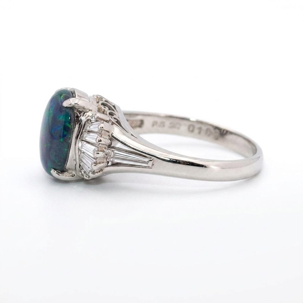 DATA_MISMATCH: Black Opal Ring vs Opal 2.6ct (typical white/translucent) | Platinum Ring, set with 1 Opal (2.6ct, dark/black) and Diamonds (0.485ct total), 8g