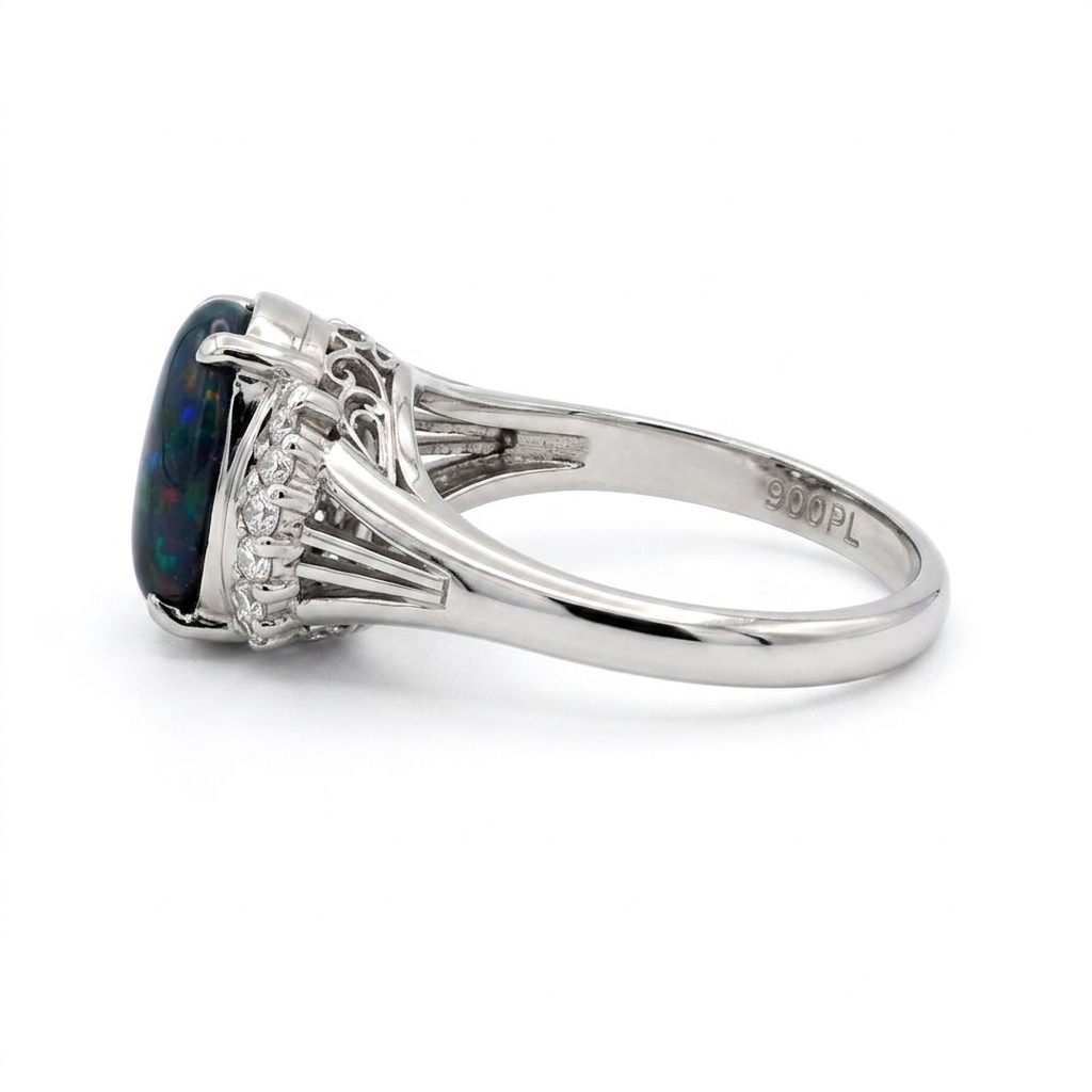 DATA_MISMATCH: Black Opal Ring vs Opal 2.6ct (typical white/translucent) | Platinum Ring, set with 1 Opal (2.6ct, dark/black) and Diamonds (0.485ct total), 8g