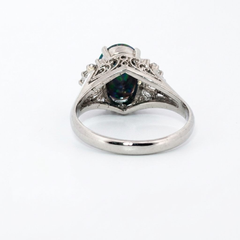 DATA_MISMATCH: Black Opal Ring vs Opal 2.6ct (typical white/translucent) | Platinum Ring, set with 1 Opal (2.6ct, dark/black) and Diamonds (0.485ct total), 8g