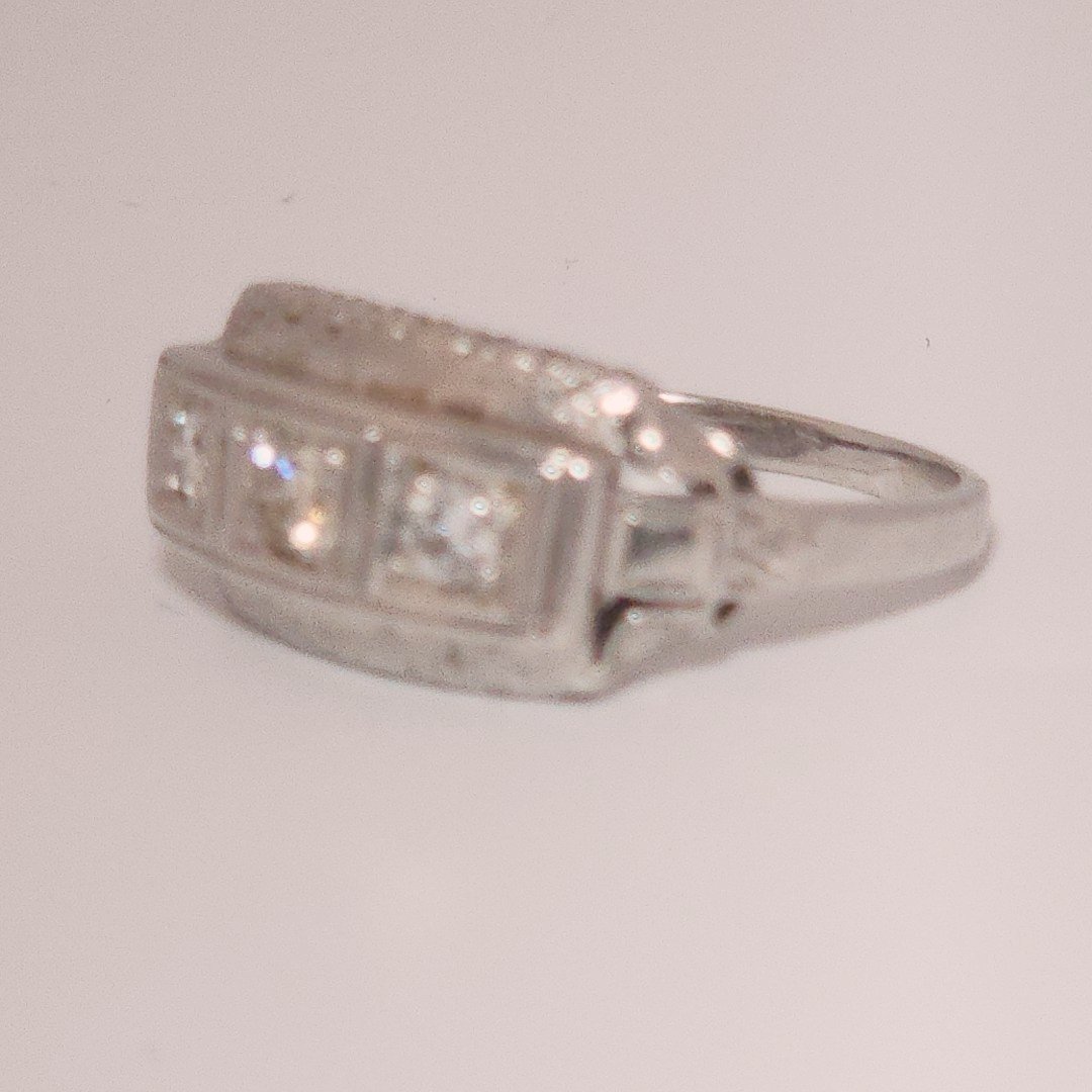 Vintage Art Deco, Natural Diamonds GH VS1(0.18CTW)
