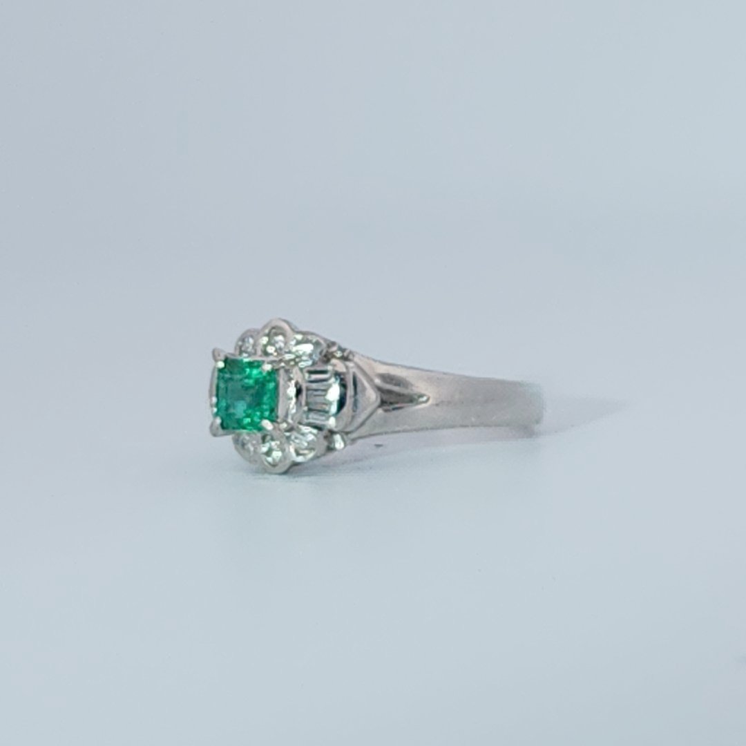 0.17ct Natural Diamonds and 0.24ct Nat Emerald, Women Ring, Platinum 900