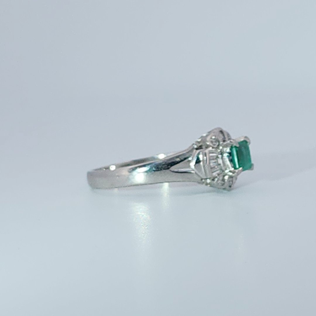 0.17ct Natural Diamonds and 0.24ct Nat Emerald, Women Ring, Platinum 900